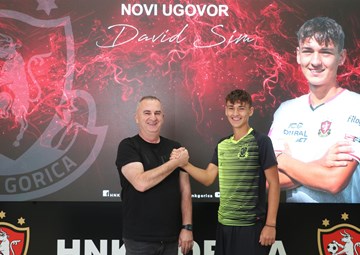 David Sim (17) potpisao ugovor: 